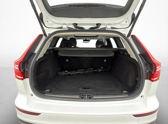 Volvo V60 Cross Country 8 of 13