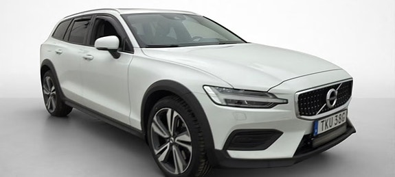 Volvo V60 Cross Country 2 of 13