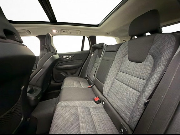 Volvo V60 Cross Country 11 of 13