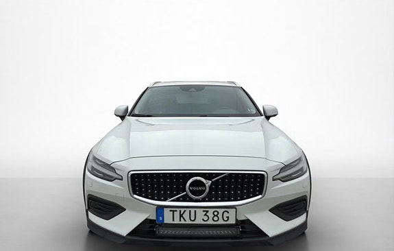 Volvo V60 Cross Country 3 of 13
