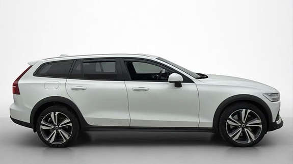 Volvo V60 Cross Country 4 of 13