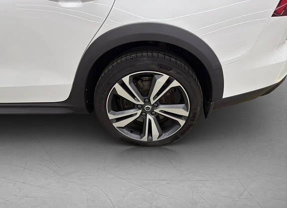 Volvo V60 Cross Country 7 of 13
