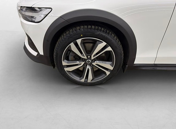 Volvo V60 Cross Country 6 of 13