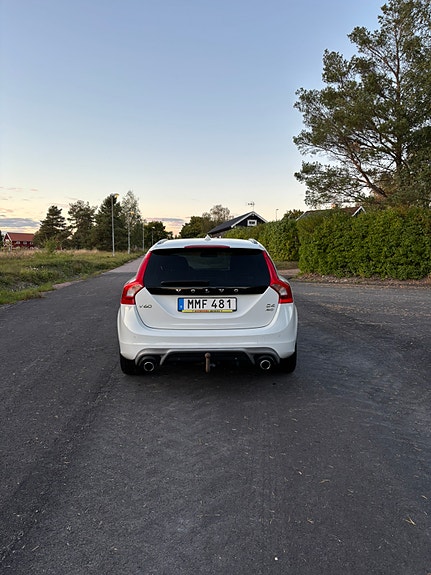 Volvo V60 4 of 5