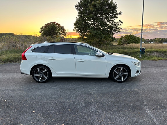 Volvo V60 2 of 5