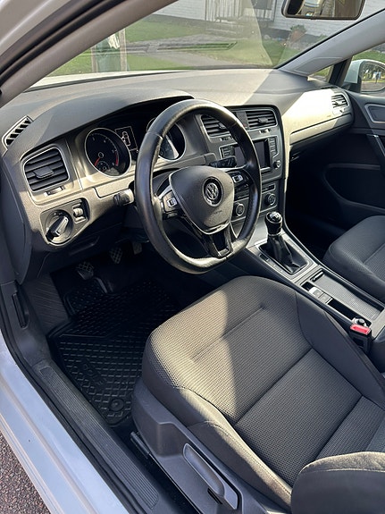 Volkswagen Golf VII 12 of 12
