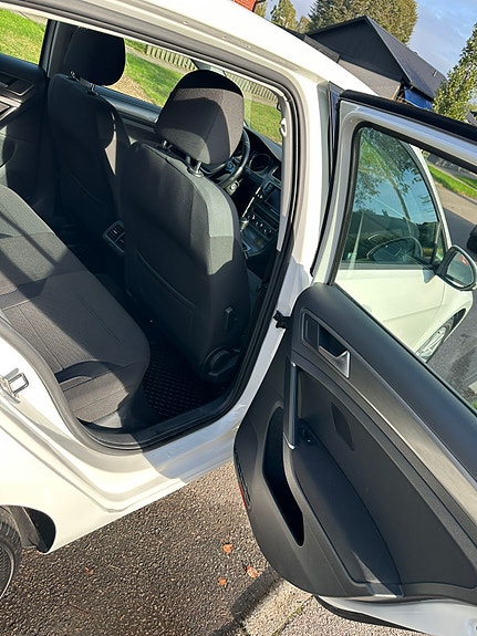 Volkswagen Golf VII 9 of 12