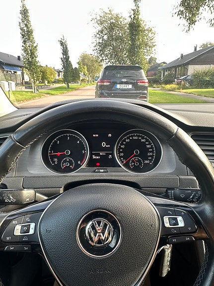 Volkswagen Golf VII 10 of 12