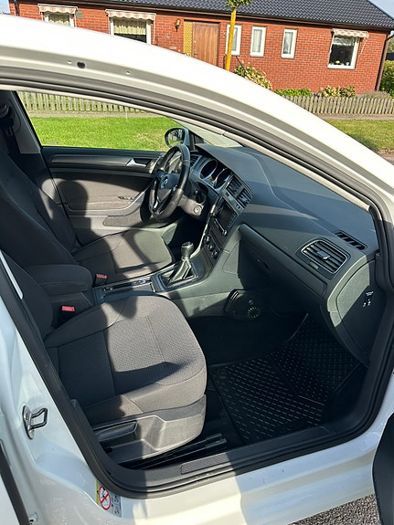 Volkswagen Golf VII 7 of 12