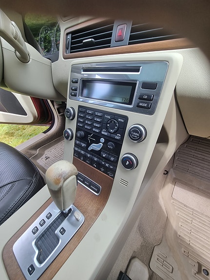 Volvo XC70 7 of 12