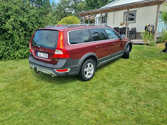 Volvo XC70 2 of 12