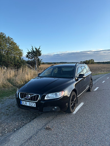 Volvo V70 3 of 10