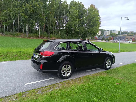 Subaru Outback 4 of 10