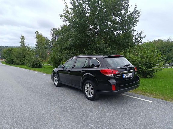 Subaru Outback 2 of 10