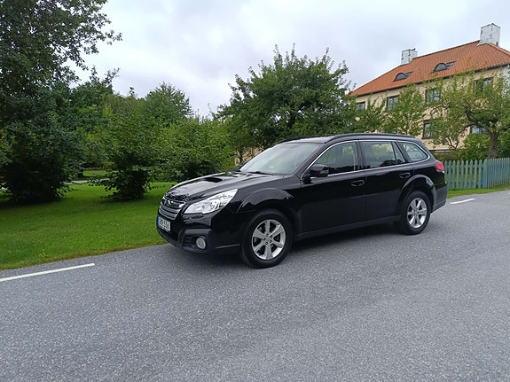 Subaru Outback 3 of 10