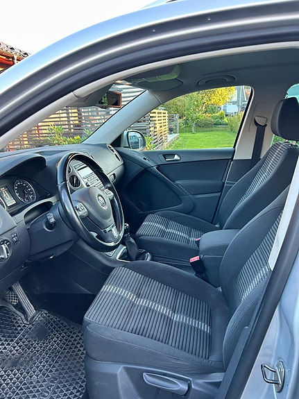 Volkswagen Tiguan 3 of 6