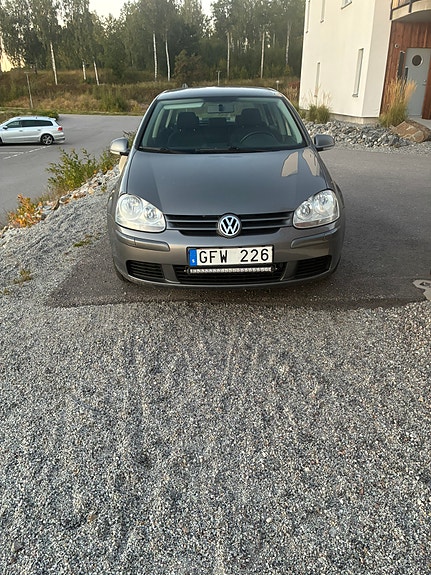 Volkswagen Golf V 2 of 5