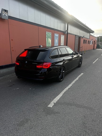 BMW 320d 4 of 7