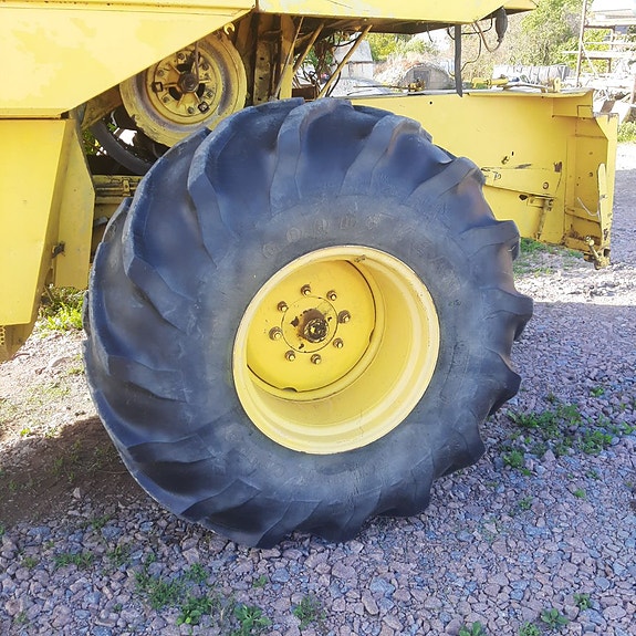 New Holland Clayson 8050 4 of 13