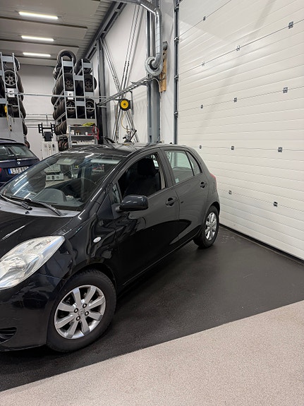 Toyota Yaris 3 of 4