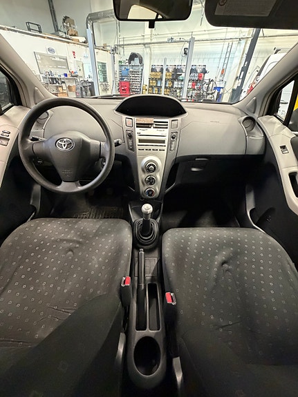 Toyota Yaris 4 of 4