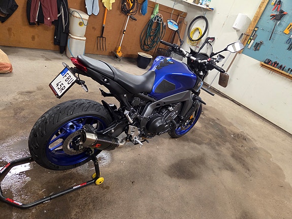 Yamaha MT-09 4 of 6