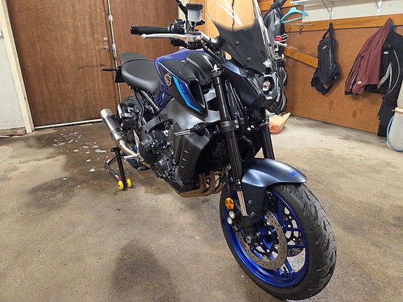 Yamaha MT-09 3 of 6