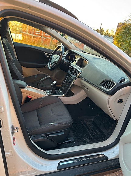 Volvo V40 Cross Country 5 of 8