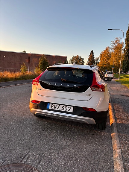 Volvo V40 Cross Country 3 of 8