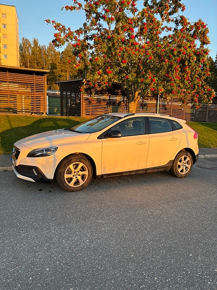 Volvo V40 Cross Country 4 of 8