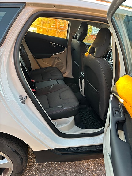 Volvo V40 Cross Country 6 of 8