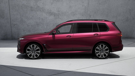 BMW X7 3 of 11