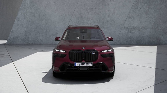 BMW X7 2 of 11