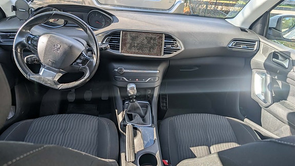 Peugeot 308 SW 6 of 7