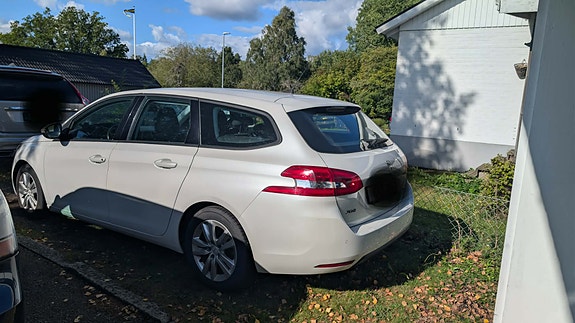 Peugeot 308 SW 2 of 7