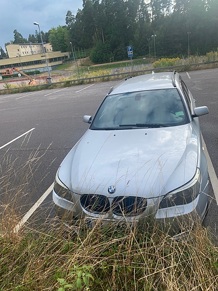 BMW 525i 4 of 6