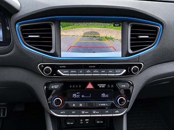 Hyundai IONIQ 11 of 13