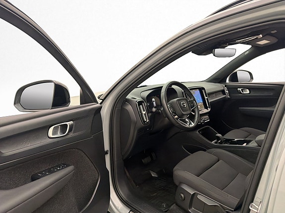 Volvo XC40 12 of 30