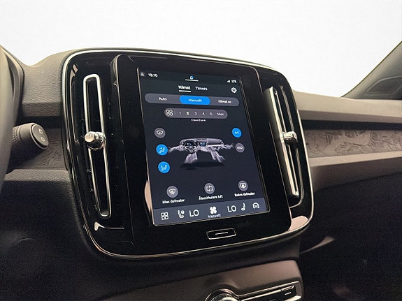 Volvo XC40 21 of 30