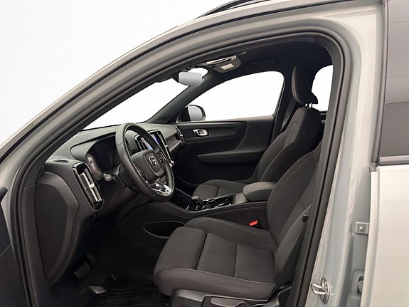 Volvo XC40 13 of 30