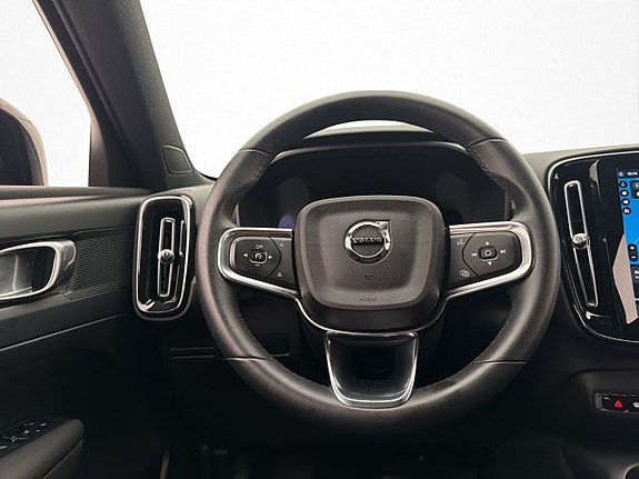 Volvo XC40 15 of 30