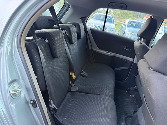 Toyota Yaris 15 of 19