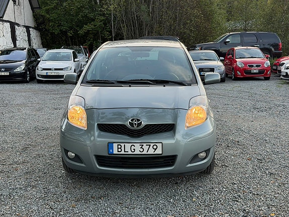 Toyota Yaris 7 of 19