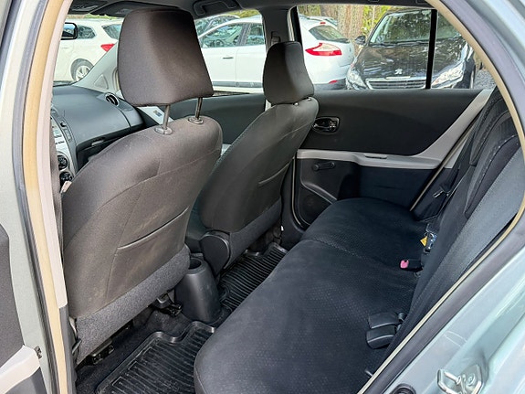 Toyota Yaris 17 of 19