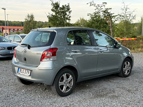 Toyota Yaris 4 of 19