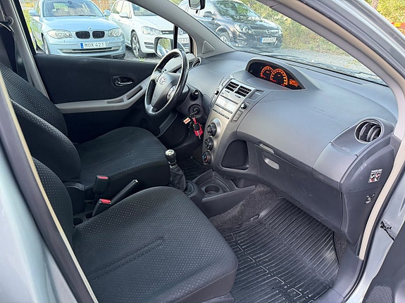 Toyota Yaris 10 of 19