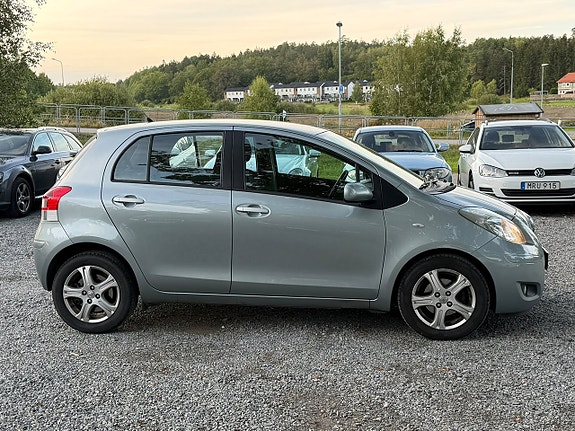 Toyota Yaris 5 of 19