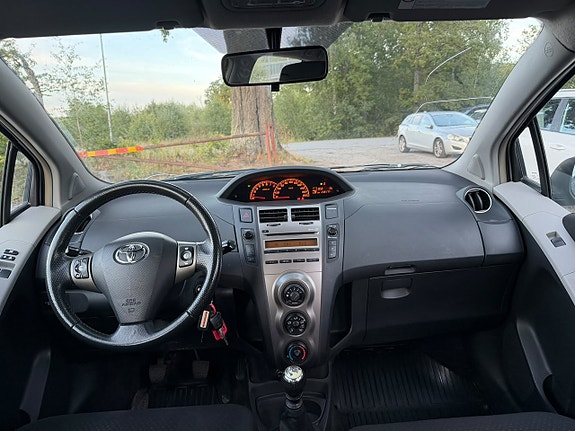 Toyota Yaris 9 of 19