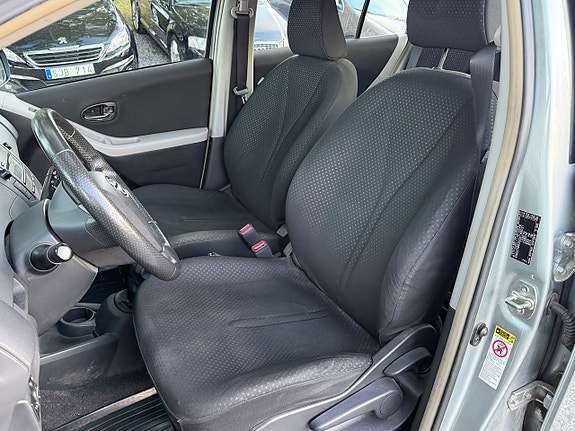 Toyota Yaris 11 of 19