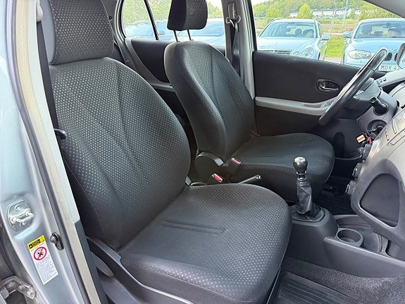 Toyota Yaris 16 of 19